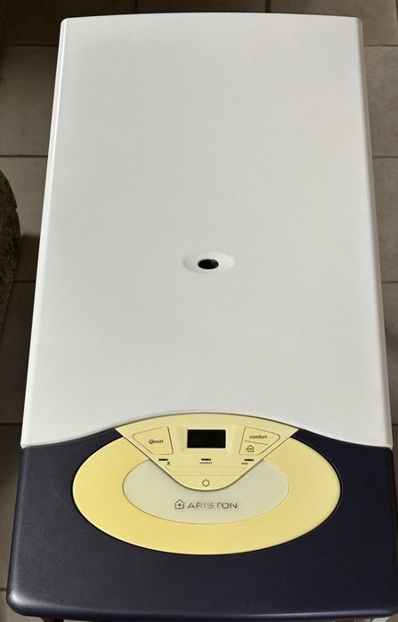 Газовий котел Ariston Class 24FF розборка є все.