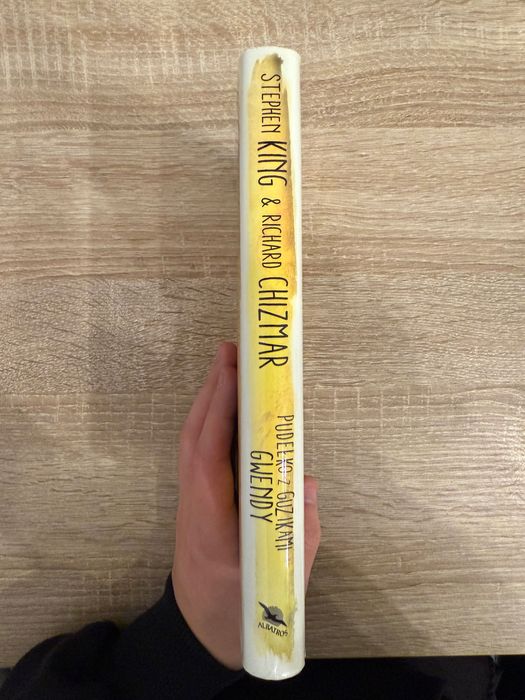 Pudełko z guzikami Gwendy