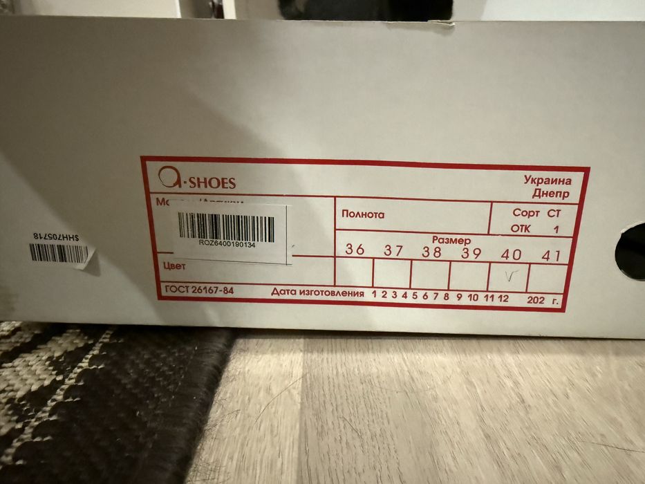 Жіночі зимові чорні шкіряні чоботи з хутром