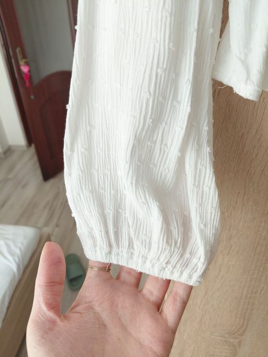 Biała bluzka damska w kwiaty z tkaniny plumeti h&m m