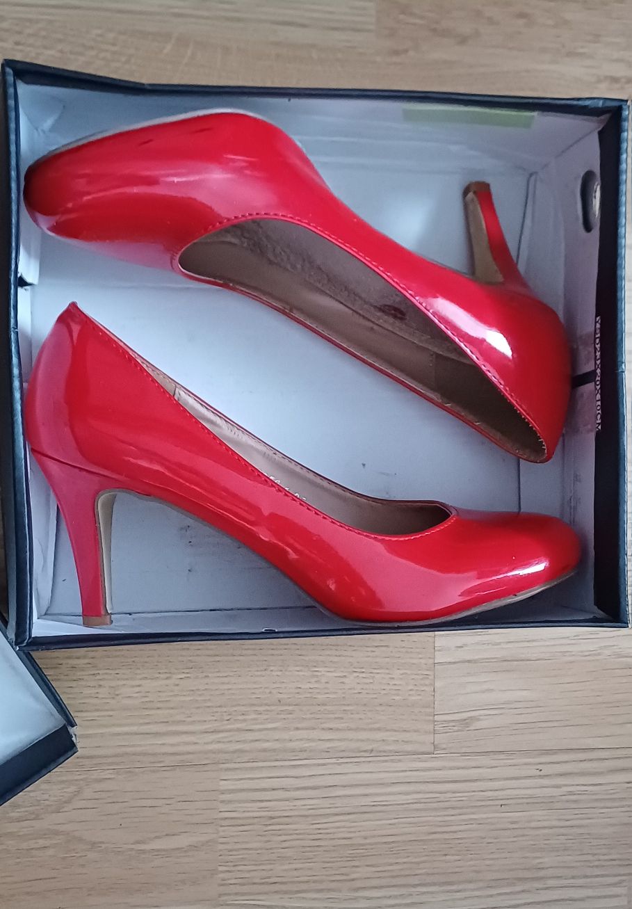 Czerwone lakierowane szpilki Yes Mile for Lady r 36 obcas 7cm czółenka