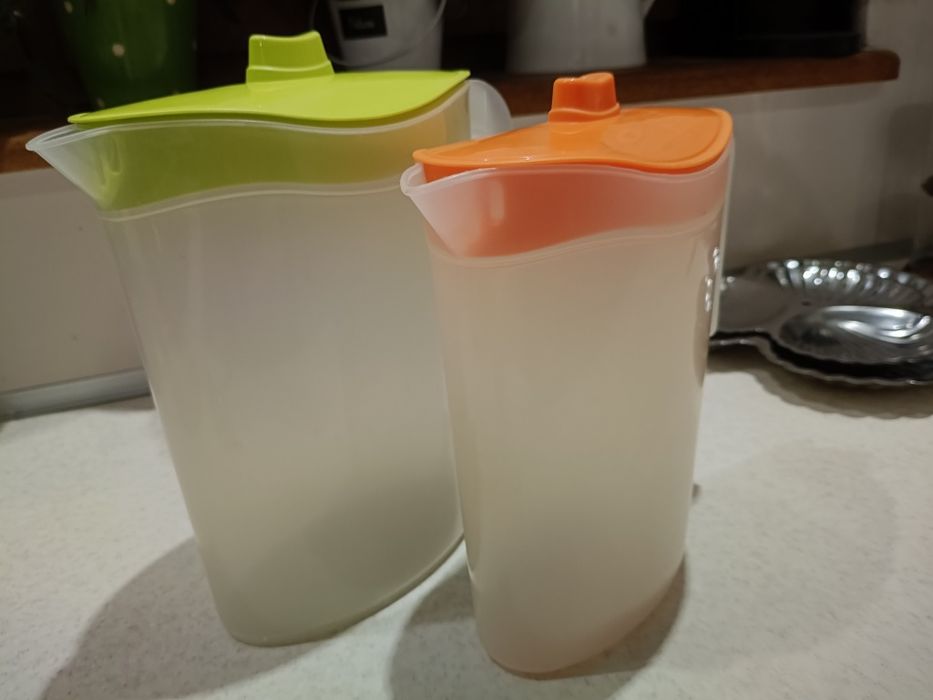 Dzbanki plastikowe 2,5l i 1,5l