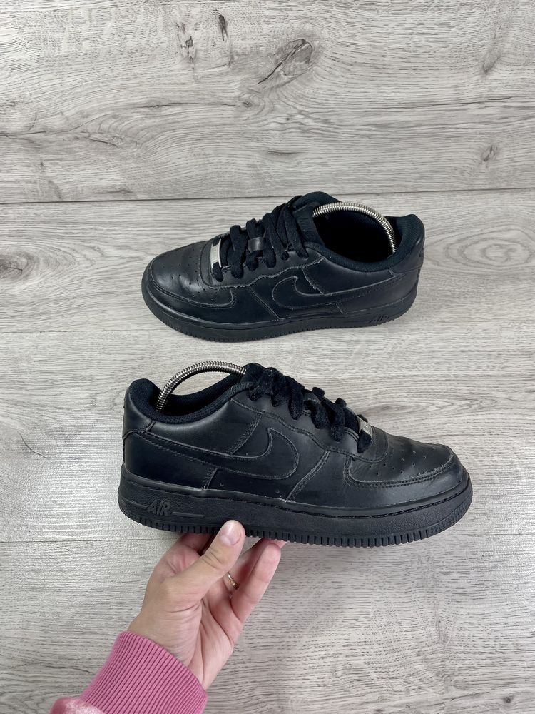 Nike Air Force 1 чорні жіночі кросівки