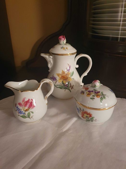 Miśnia ,dzbanek ,cukiernica i mlecznik do mokki.