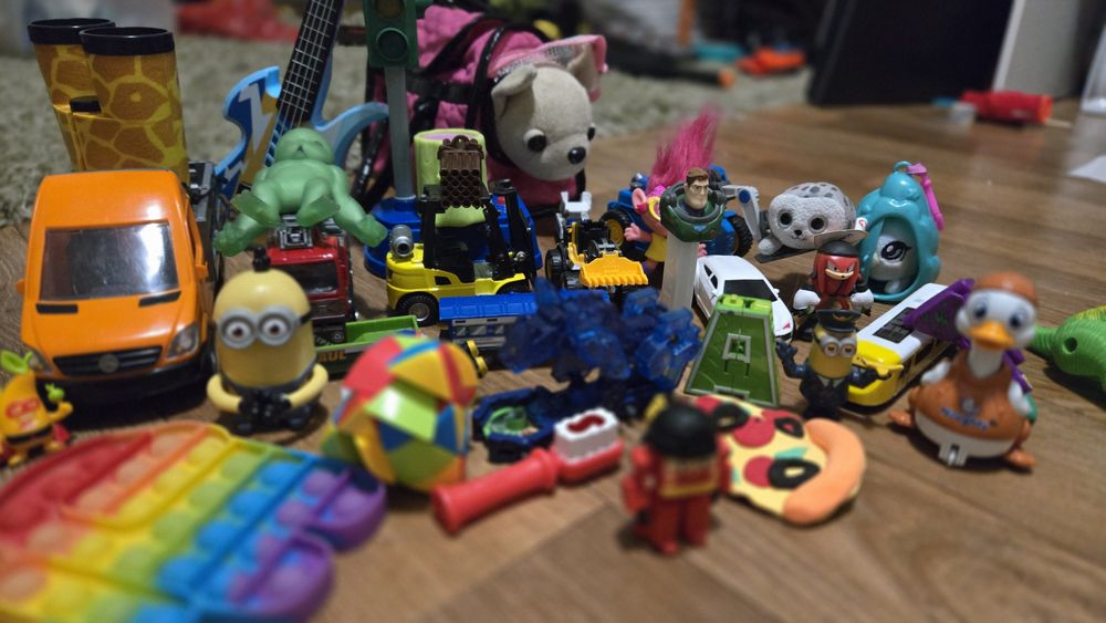 Іграшки комплектом, одним набором