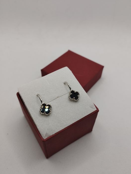 Srebrne kolczyki, koniczynki z czarnym kamieniem, próba 925