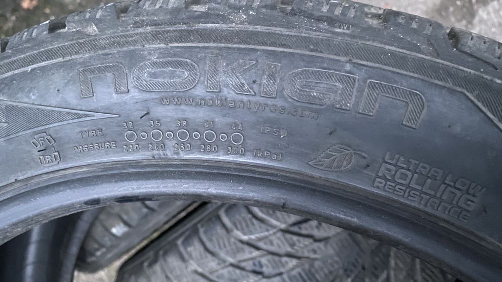 Шини зимові Nokian Hakkapeliitta R2 235/45R18