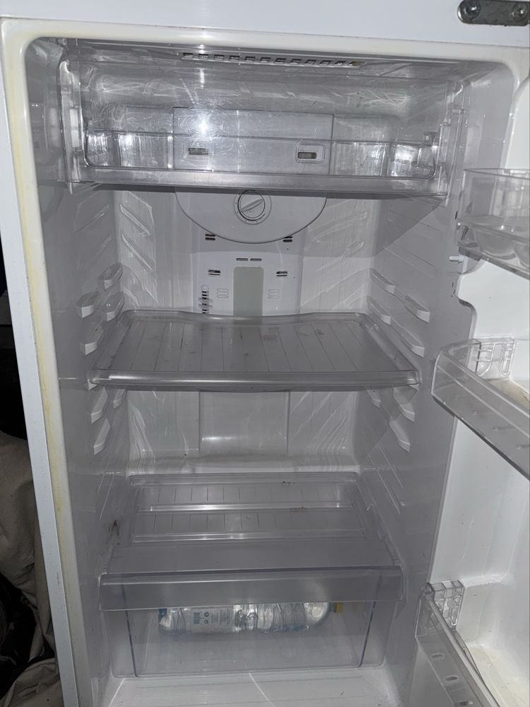 Frigorífico Samsung RT2BSKSW em ótimo estado – entrega possível