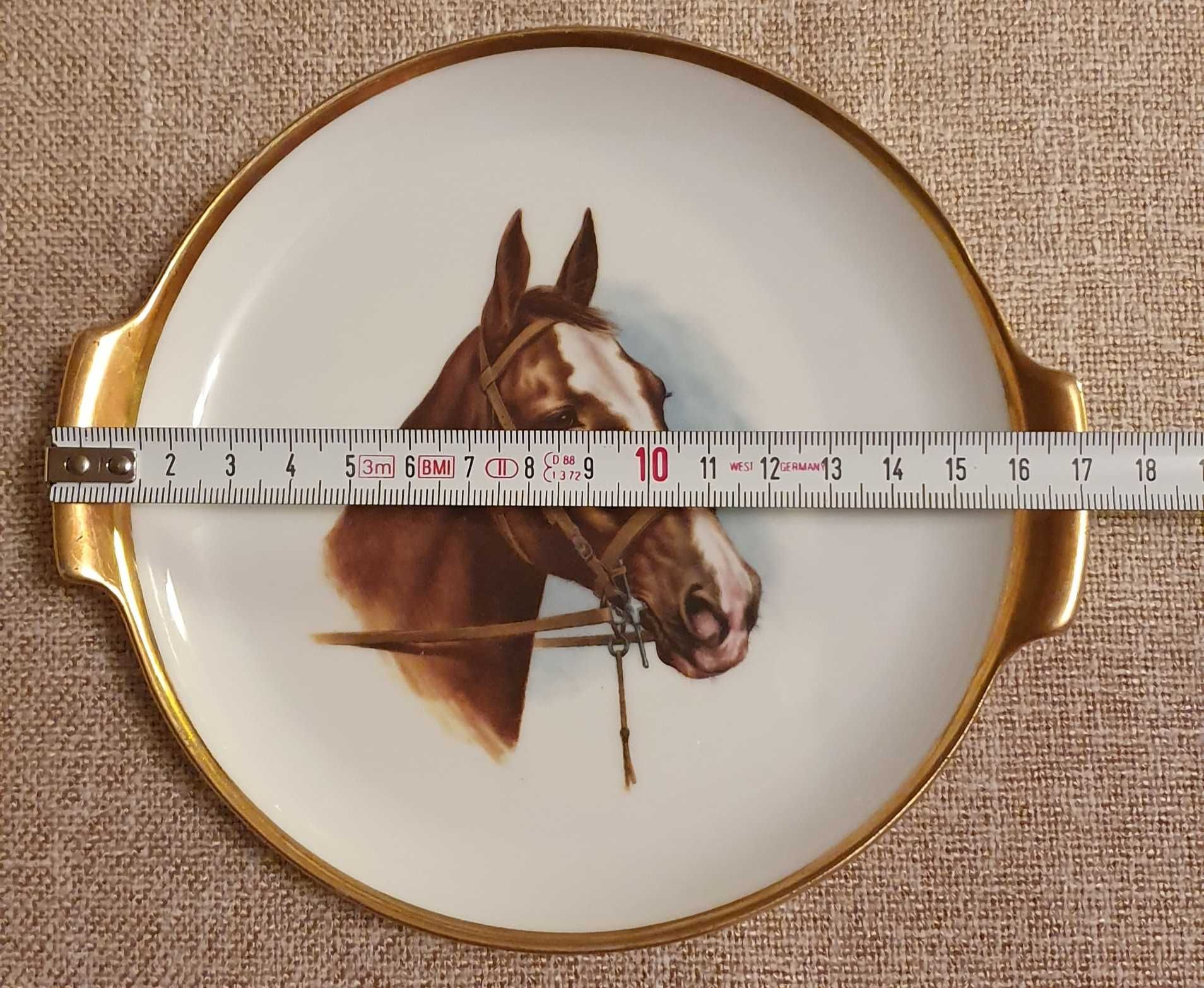 Винтажные тарелки с лошадьми