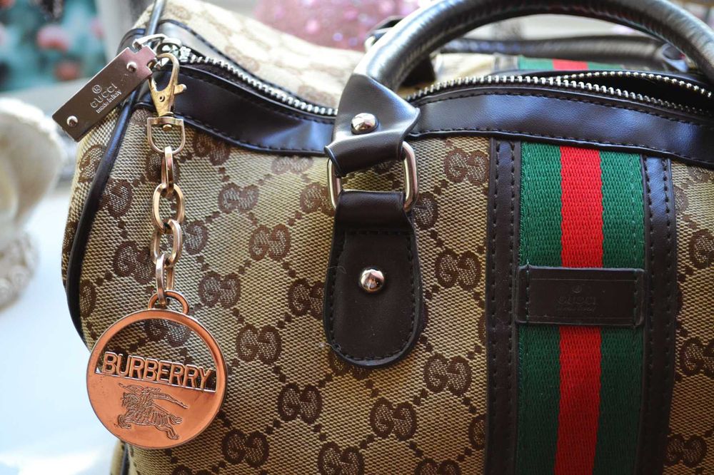 Брелок Burberry для сумки ключей украшение