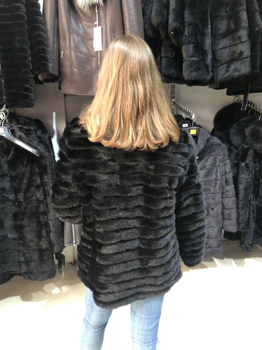 Натуральна Норкова шуба, Розпродаж