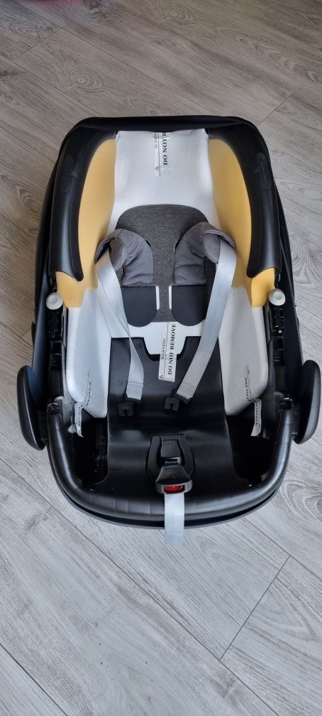 Fotelik Maxi Cosi Pebble Pro + baza Familyfix One i-size
