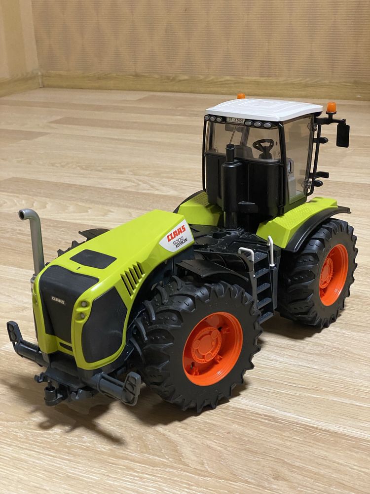 BRUDER Машинка іграшкова-трактор Claas Xerion 5000