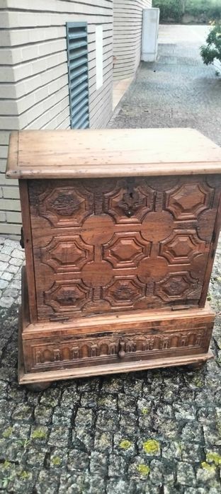 Mesas cabeceira rústicas com puxadores em ferro