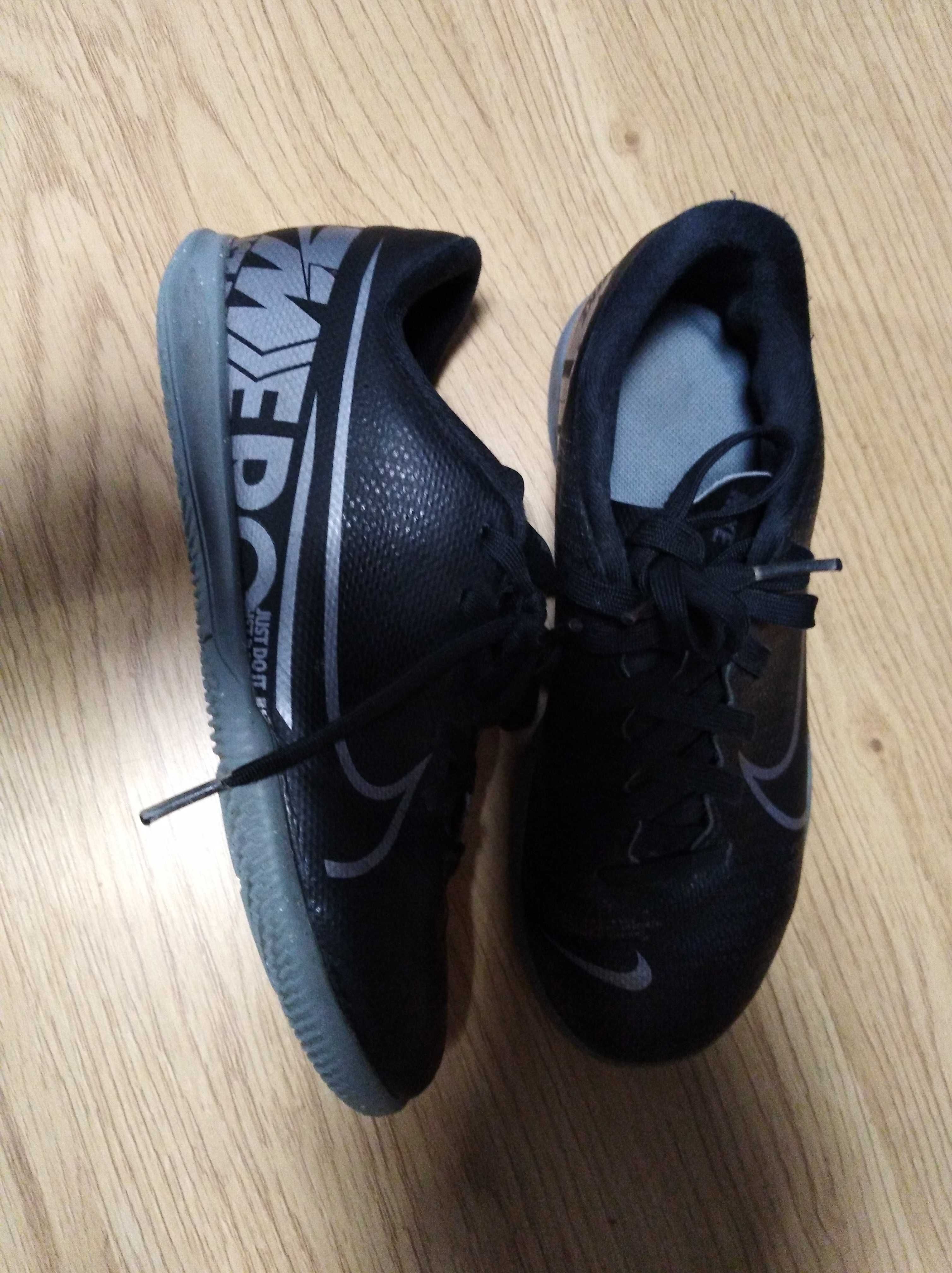 Buty halowe Nike rozm. 33