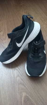 Кросівки  Nike  revolution 33 розмір