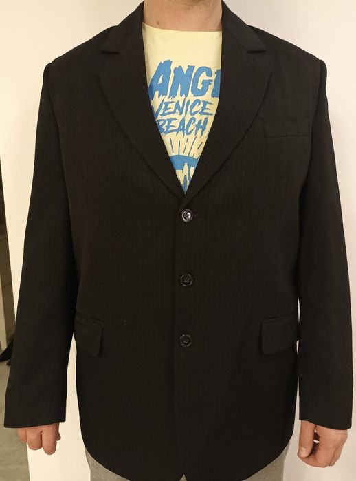 Garnitur czarny w delikatne prążki