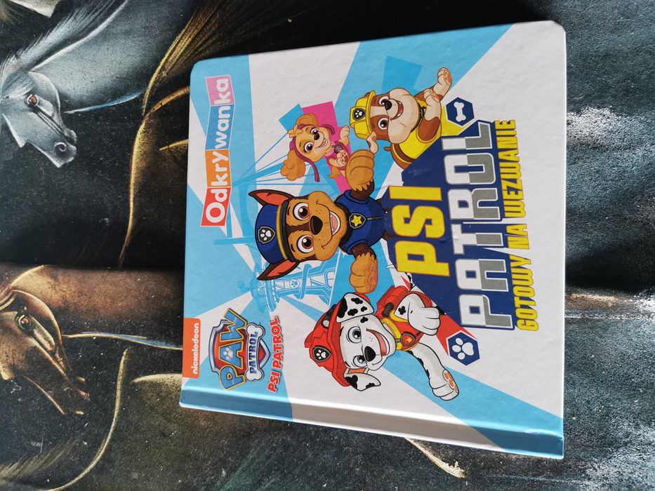 Książka psi patrol gotowy na wezwanie, odkrywanko twarde strony