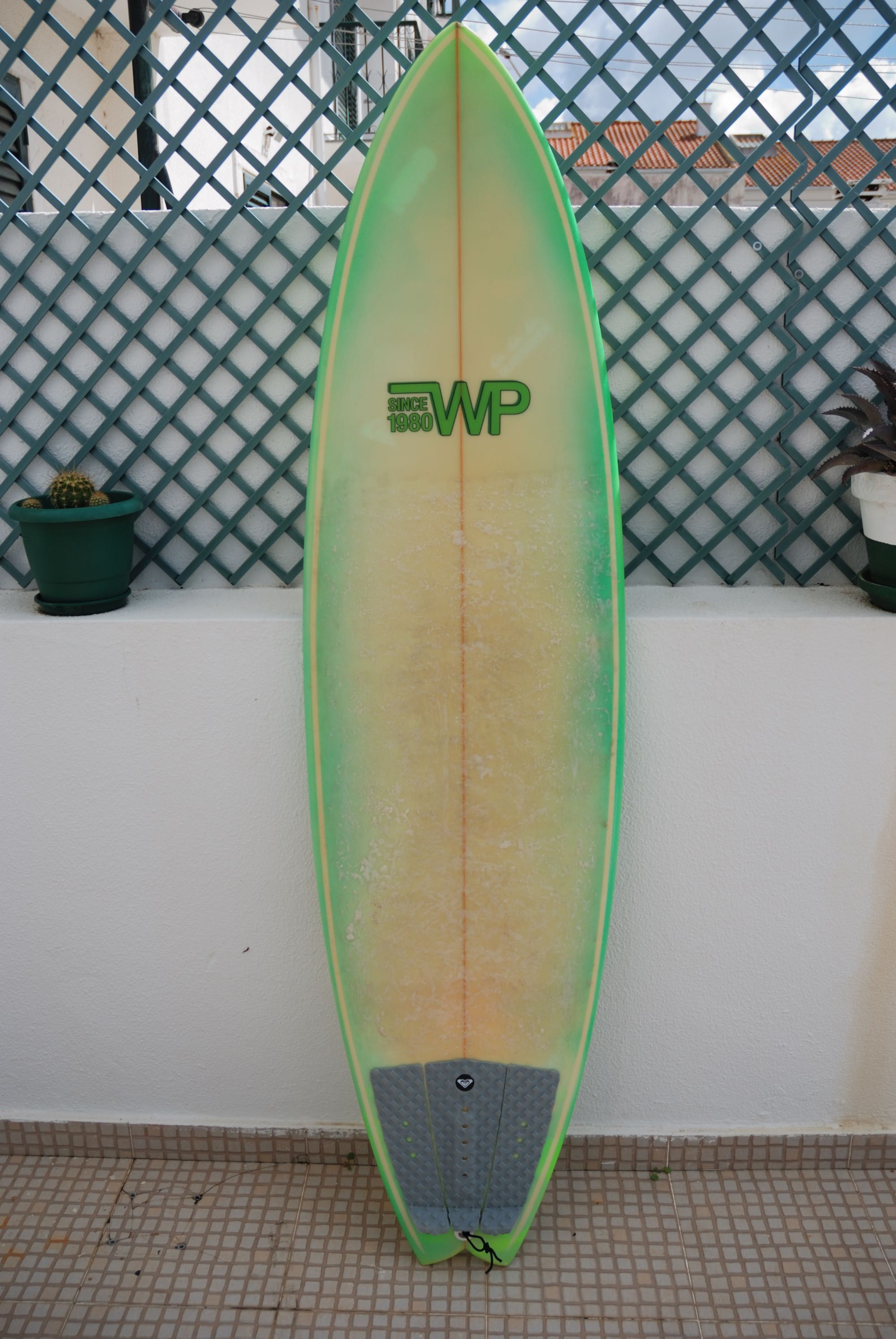 Prancha Surf Hibrida 6'4 c/ Deck Grip + Quilhas + Saco + Leach