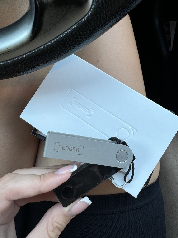 Крипто гаманець, Ledger Nano X, новий, з Франкції, плівка є