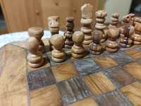 Figury szachowe z drzewa oliwnego