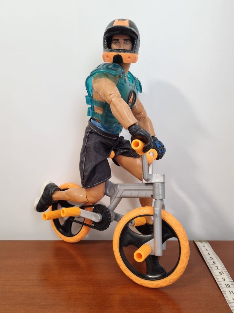 Boneco Action Man - Bicicleta