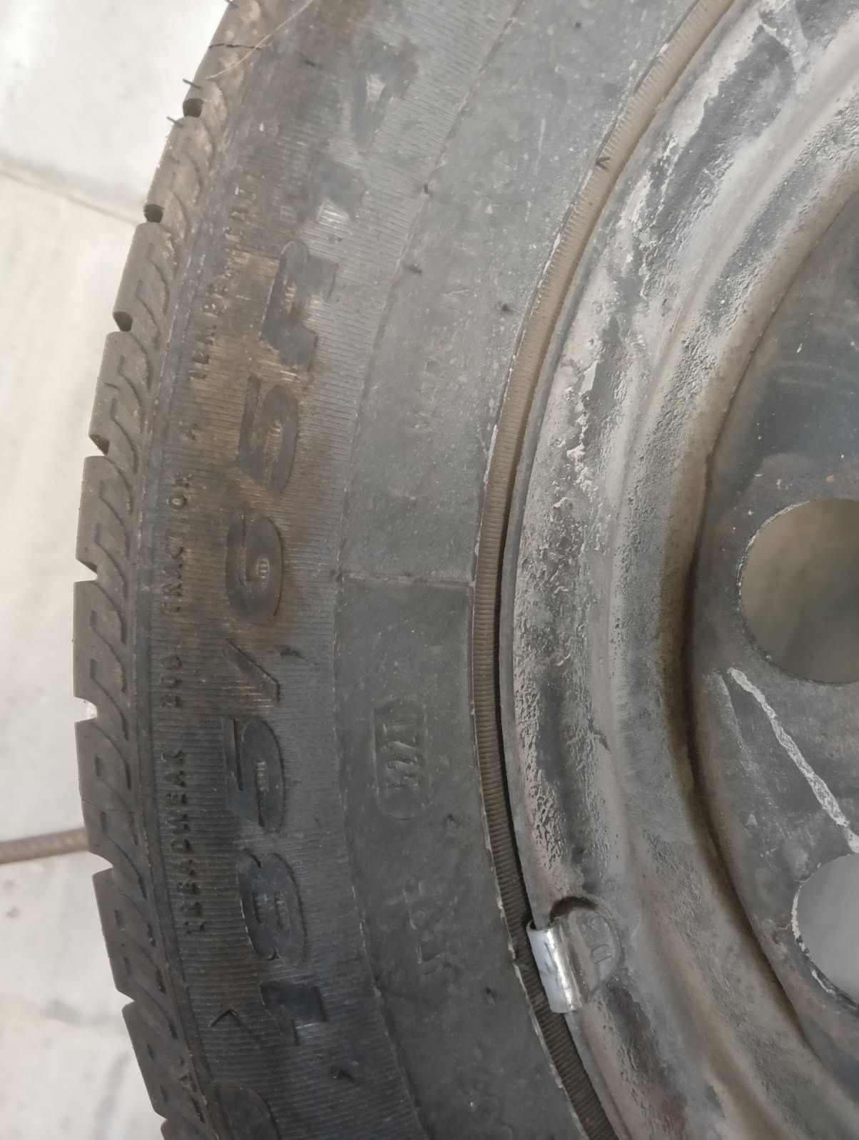 Komplet opon letnich z felgami stalowymi 185/65R14
