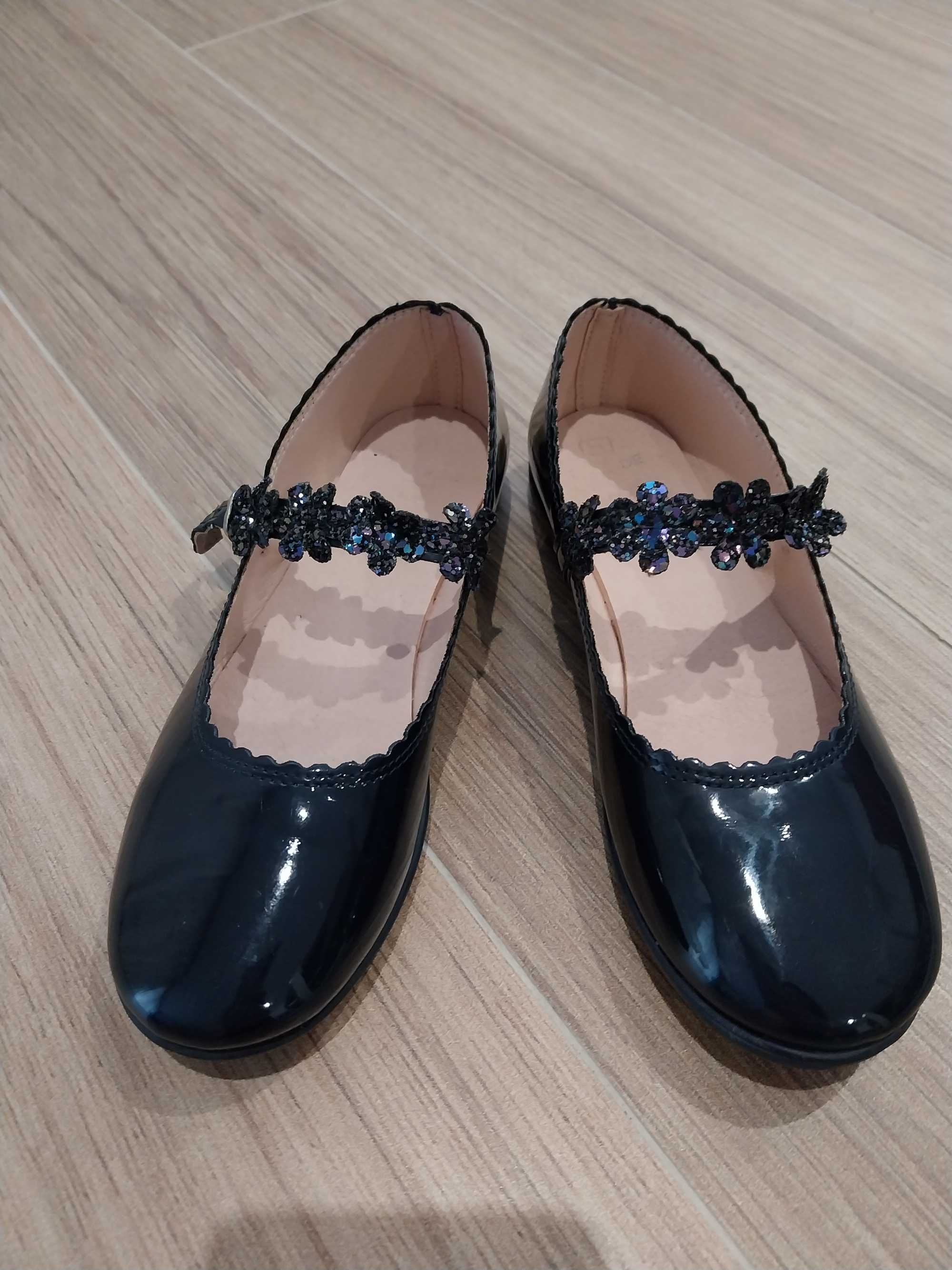 Sapatos / Sabrinas 32