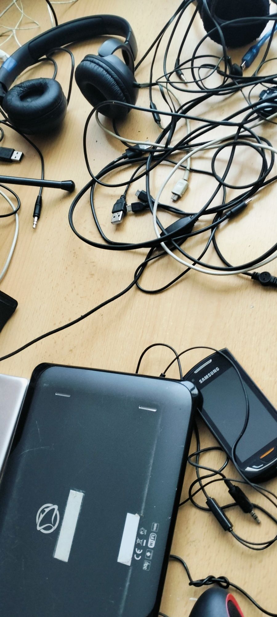 Elektrozłom - tablety, słuchawki, telefon, mikrofony