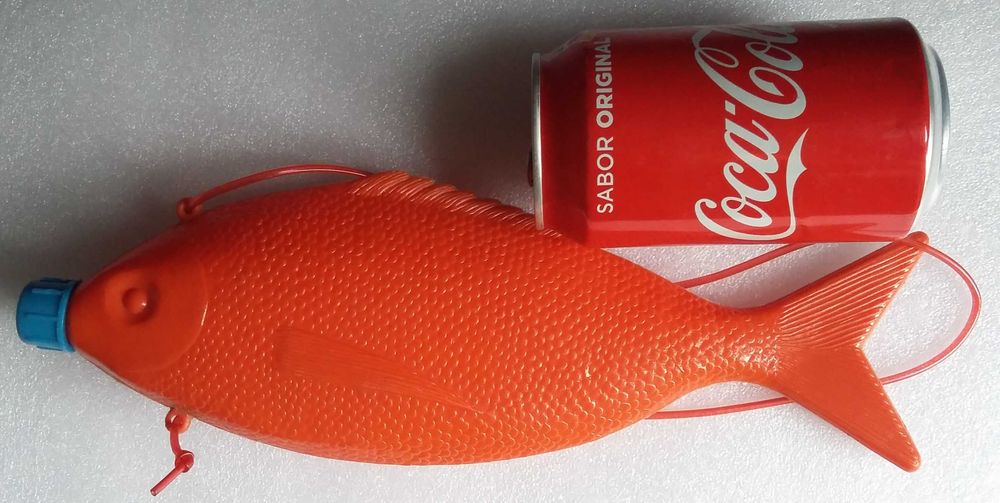 Antigo Cantil em Plástico Português em forma de peixe