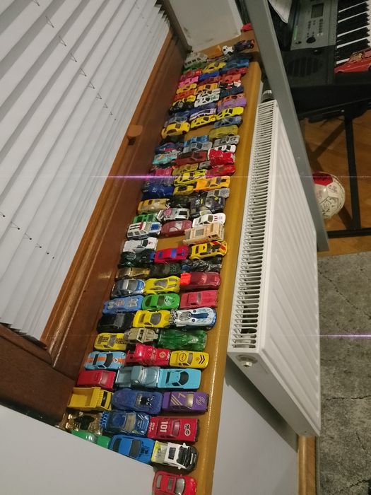 Kolekcja ponad 100 autek