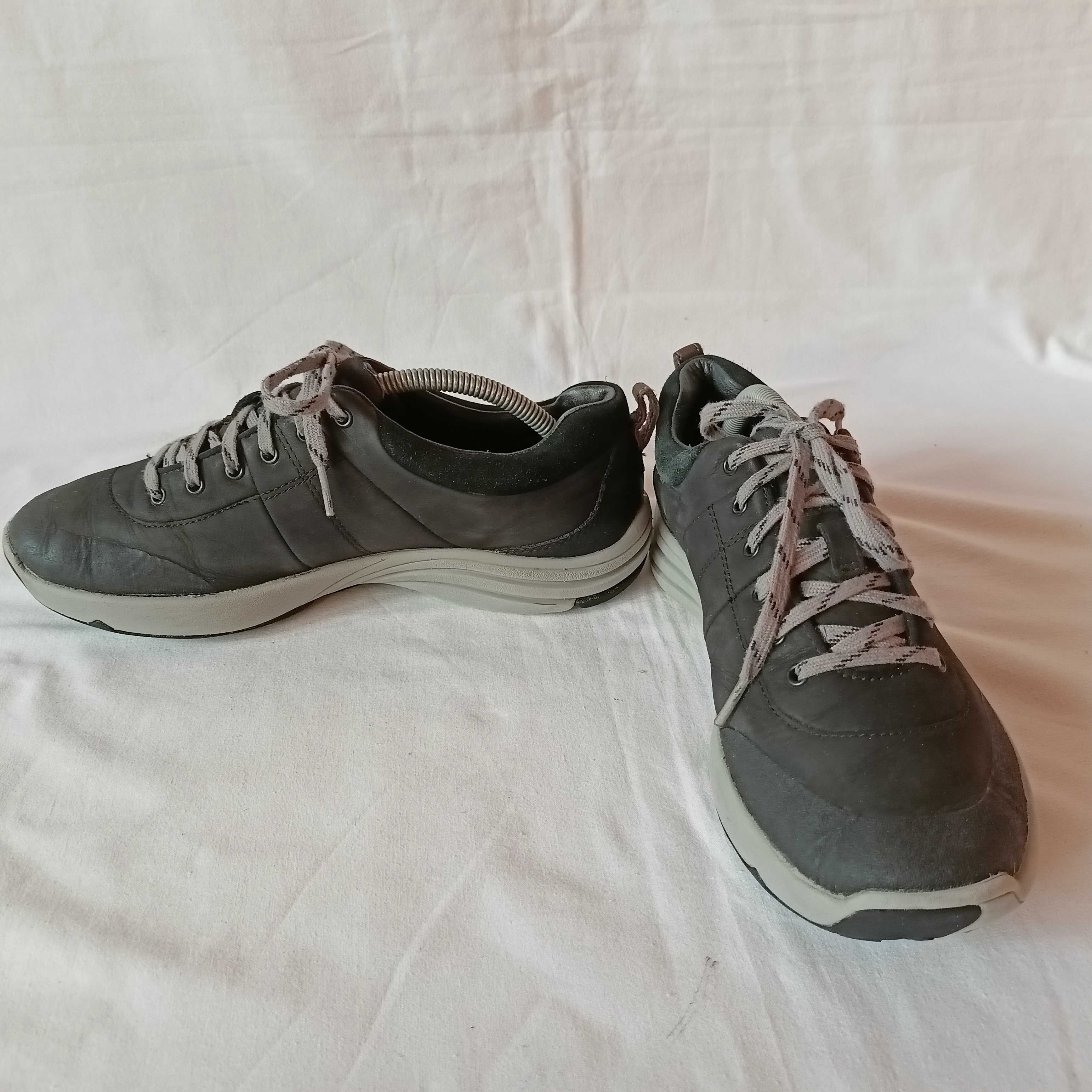 Clarks roz. 39, 5 /UK 6 D/- dł. wkł. 25 cm- skóra