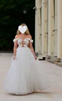 Suknia ślubna z opuszczanymi rękawkami