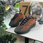 Нові кросівки Adidas Yeezy 700 в розмірах 2381