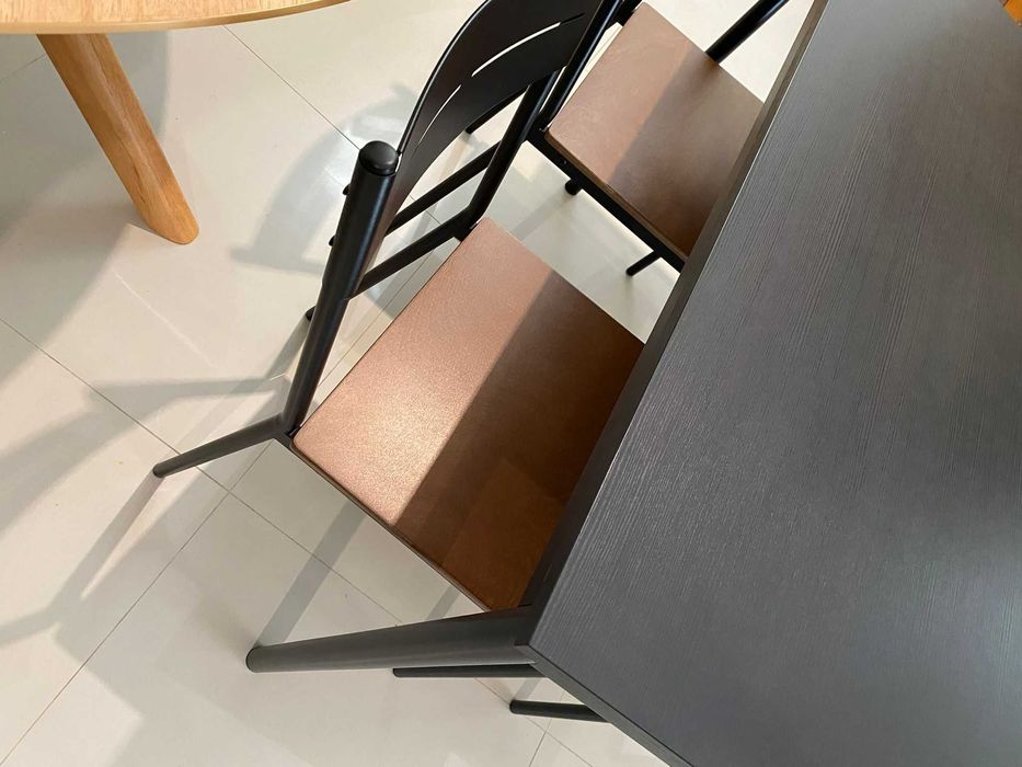 conjunto de mesa e cadeiras super conservado  - Só 65 Euros