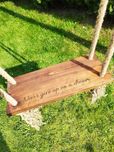 Huśtawka na jutowych linach z grawerem personalizowana drewniana boho