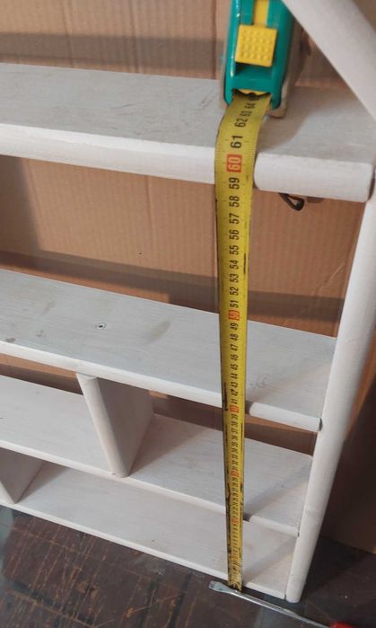 Półka w kształcie domku