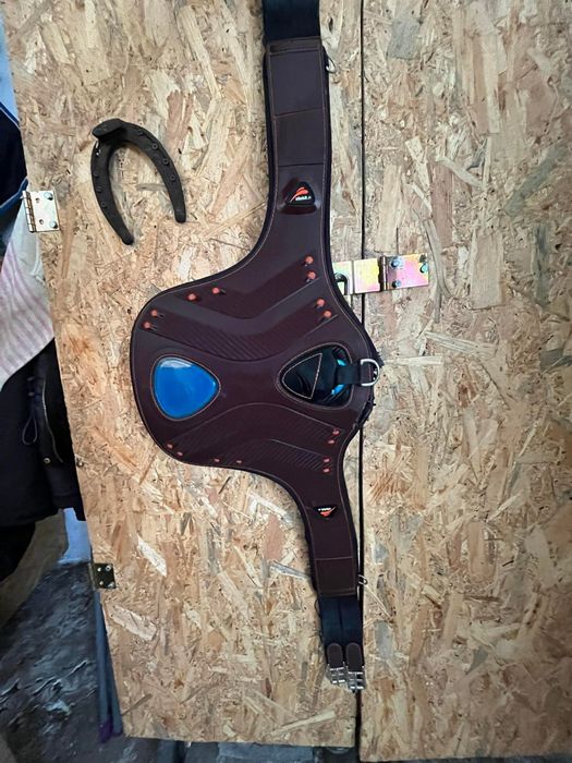 Popręg brązowy equick 135 cm