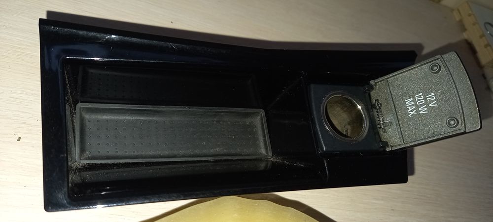 Попільниця. Опель Астра H. Приборка.