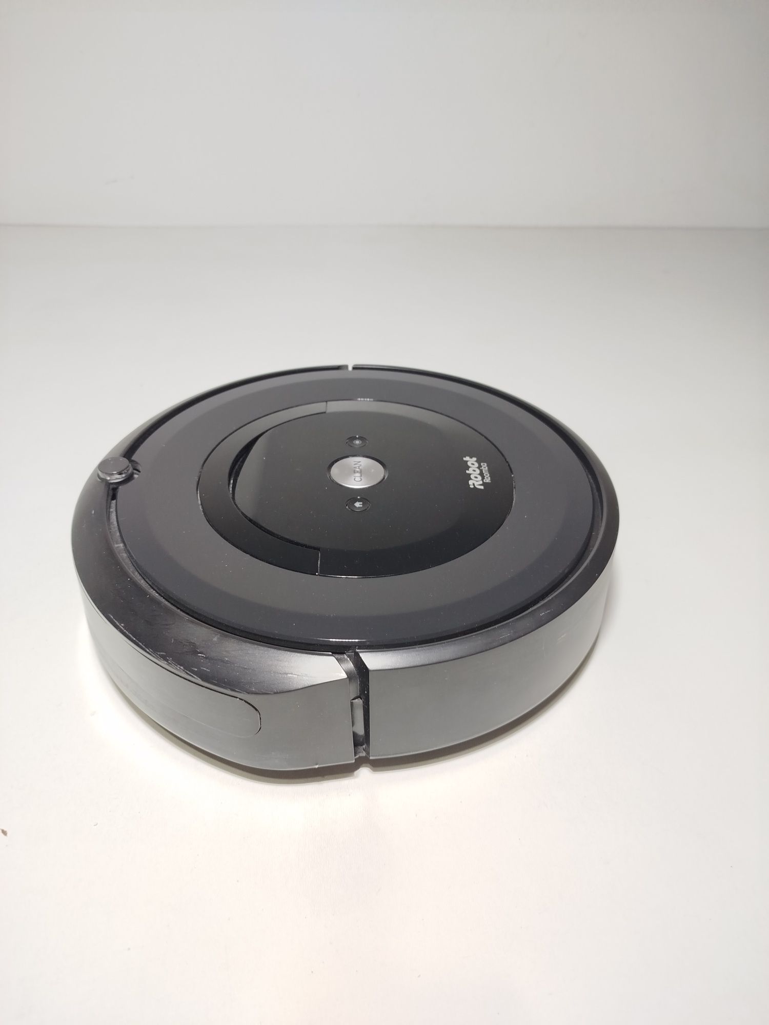Robot sprzątający iRobot Roomba e6 czarny