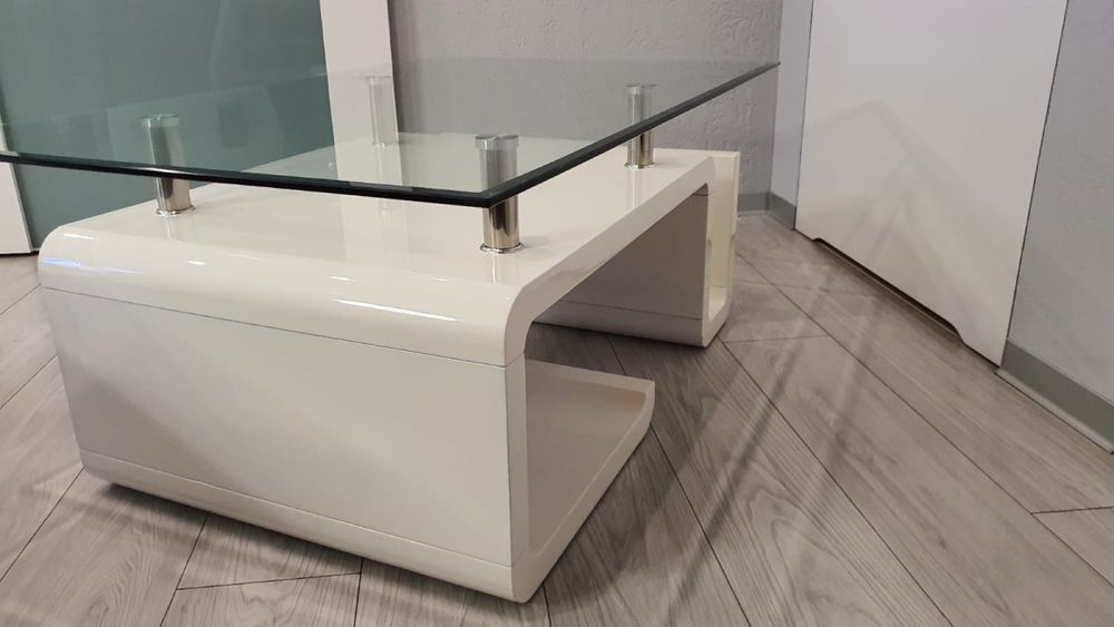 Designerski stolik ze szklanym blatem