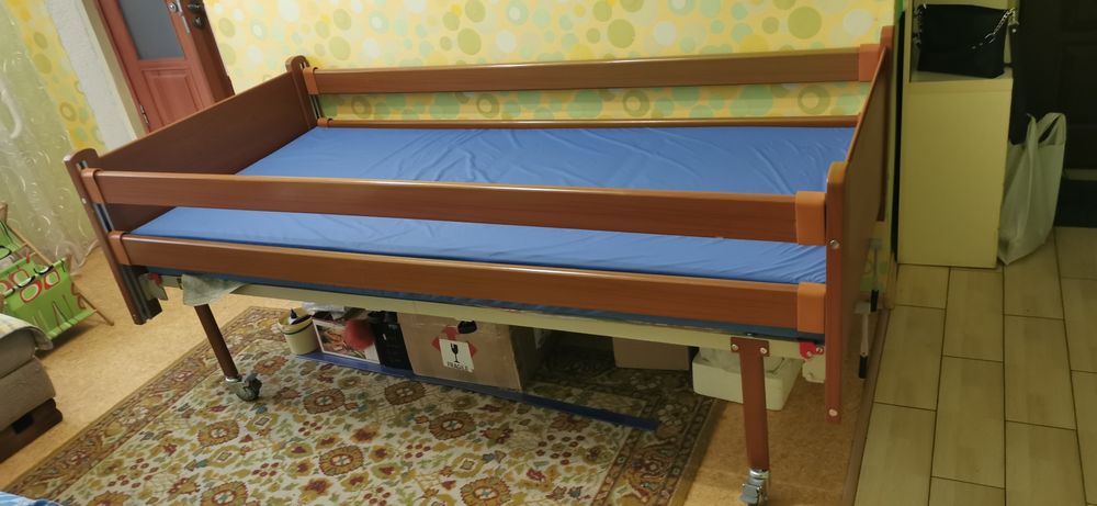 Медичне ліжко на колесах (4 секції) OSD-94 з антипродежневим матрацом