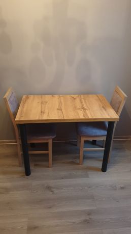 Stół plus dwa krzesła komplet stan idealny