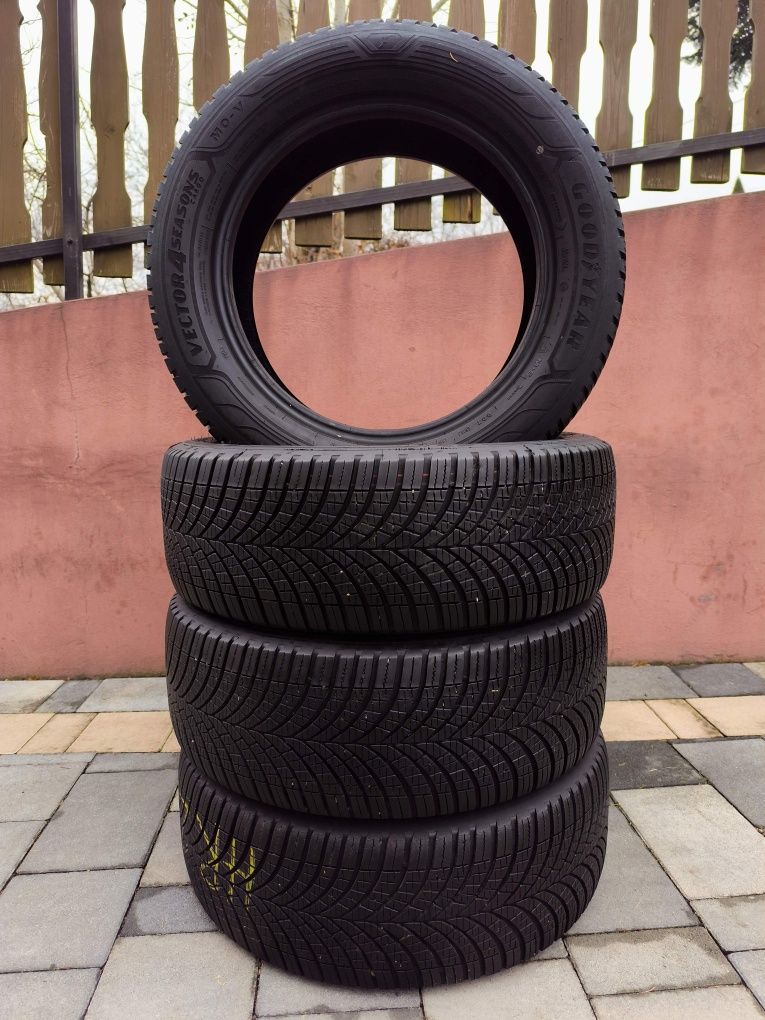 Opony całoroczne Goodyear 225 55 r17c