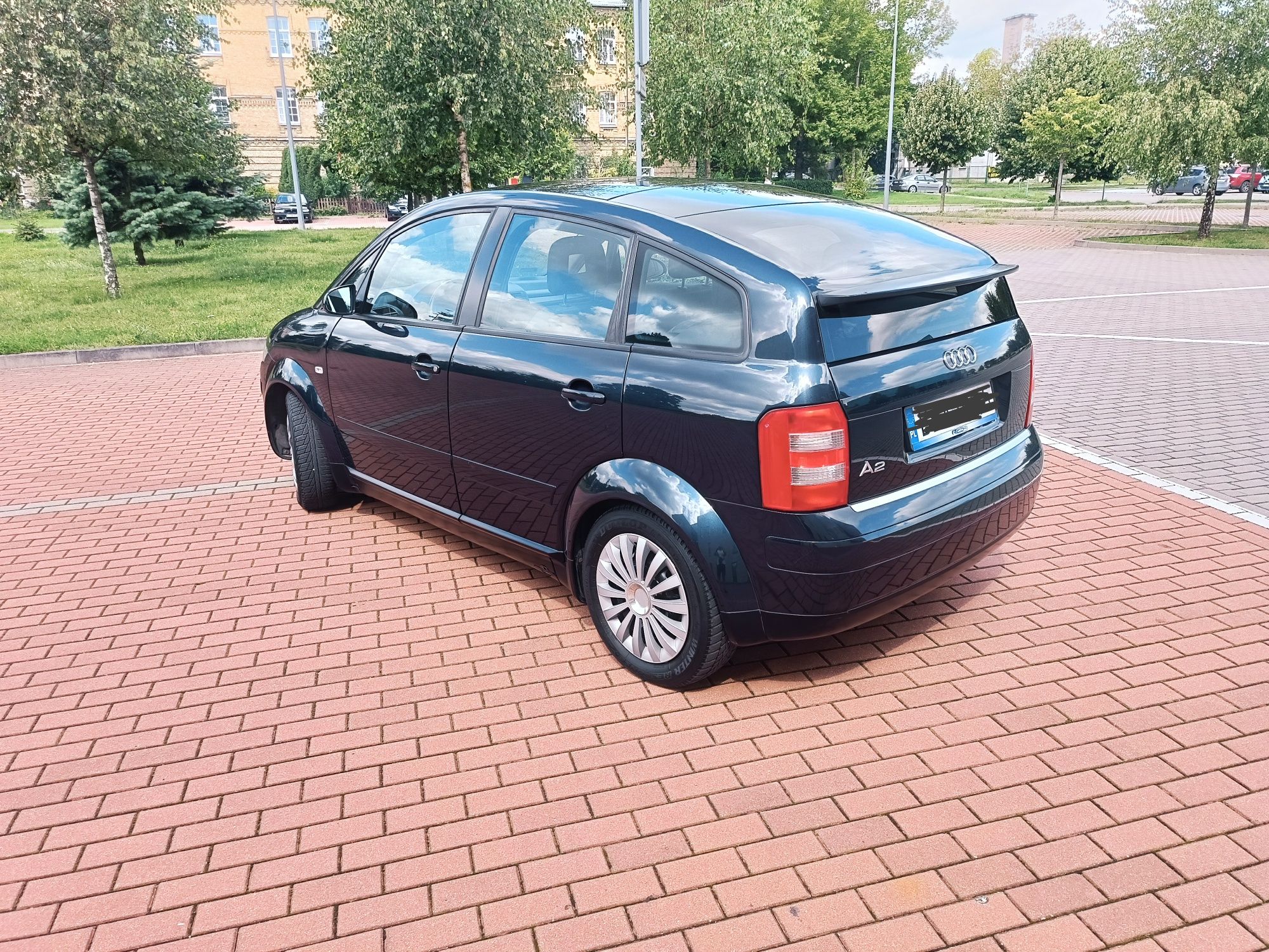 Audi a2 1.4 mpi sprawna klima aluminiowa dach panoramiczny ładna !!