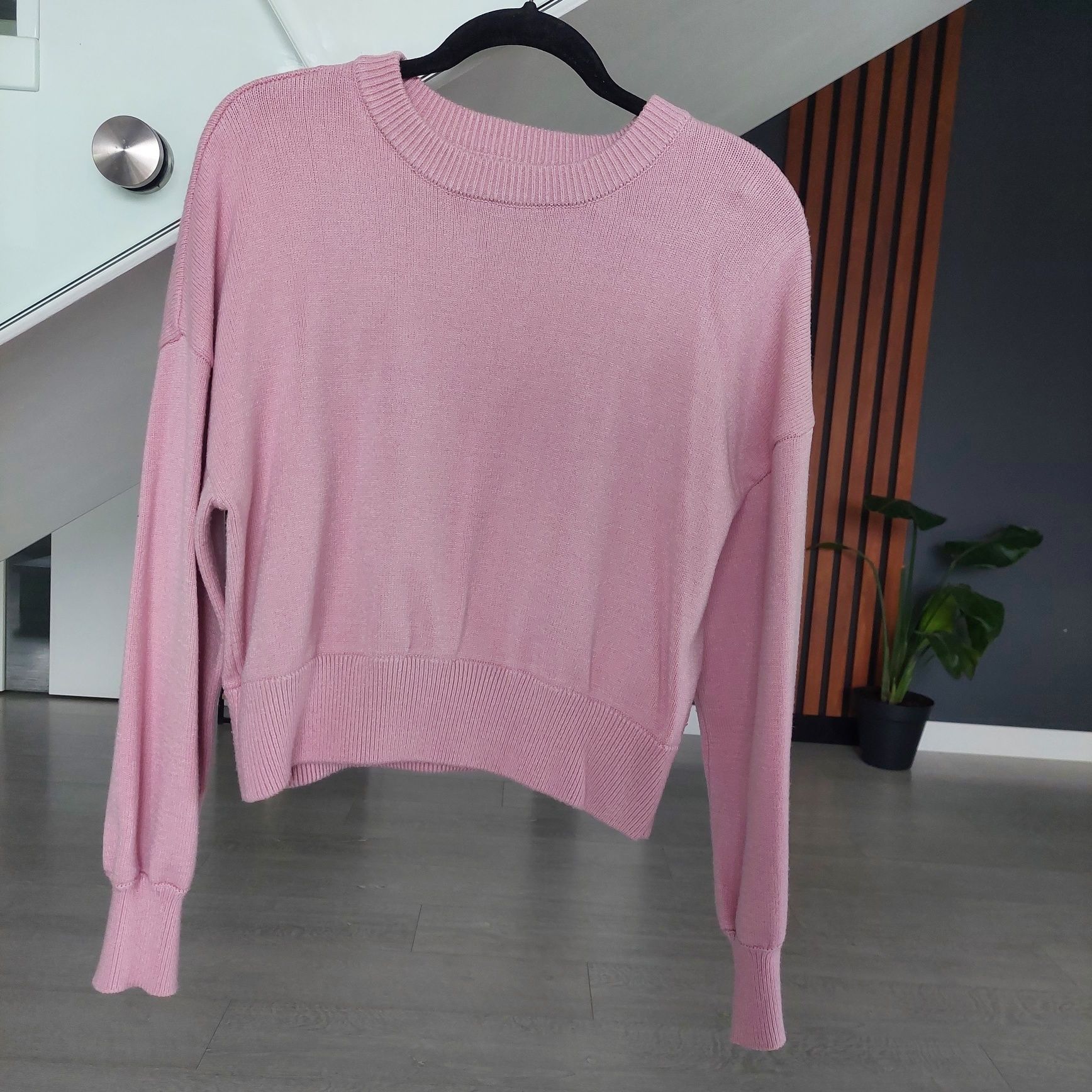 Sweter różowy RESERVED krótki L 40 stan bardzo dobry
