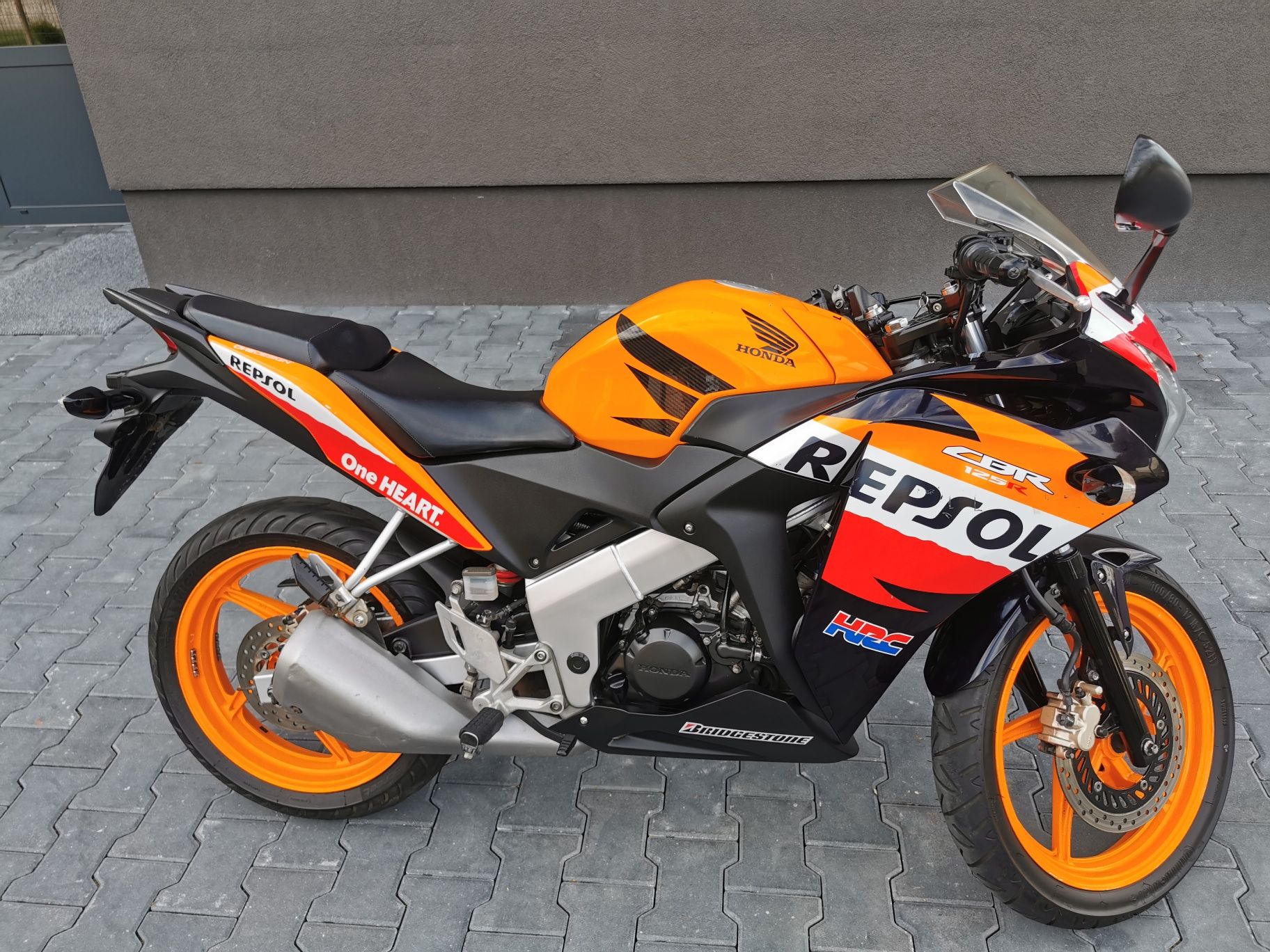 Honda CBR 125 Repsol Raty. Transport