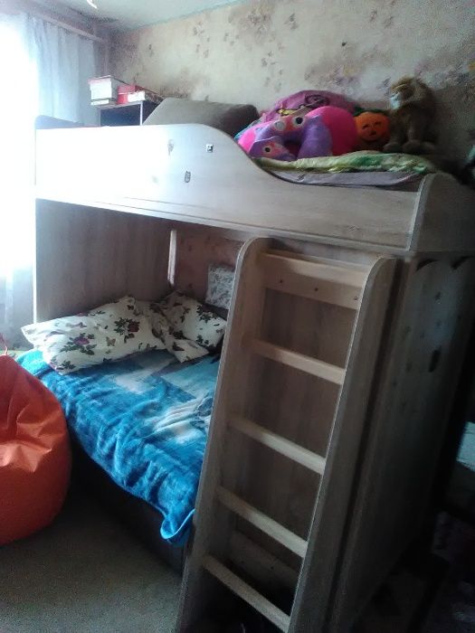 Кровать-горка со встроенным шкафом