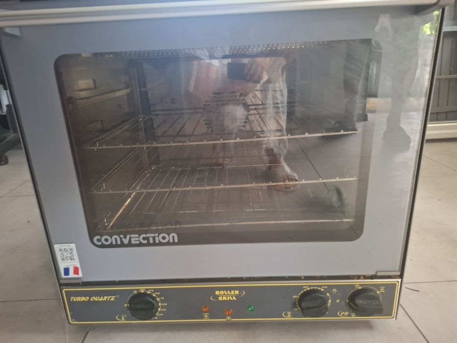 Piec konwekcyjny z grzalkami ceramicznymi