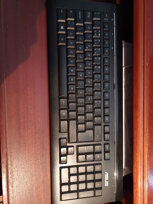 Torre de computador com monitor